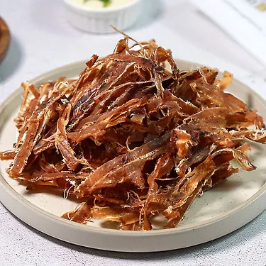 [더주] 손으로 직접 찢어 더 부드럽고 고소한 수작 몸통 오징어채 180g | 톡딜