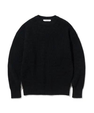 [니티드] (KNITTED) 헤비 와플 라운드 니트 BLACK